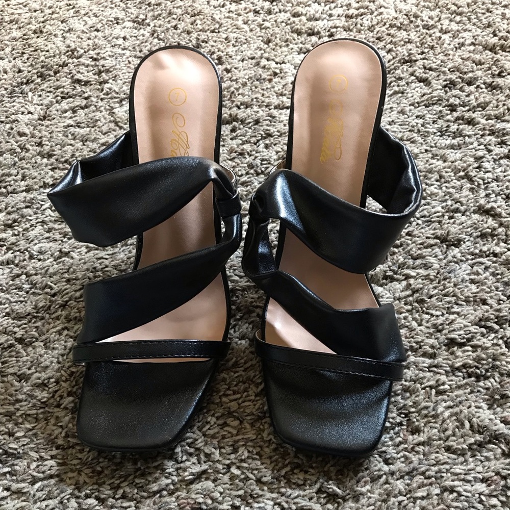NWOT Black slip on fancy heel sandals
